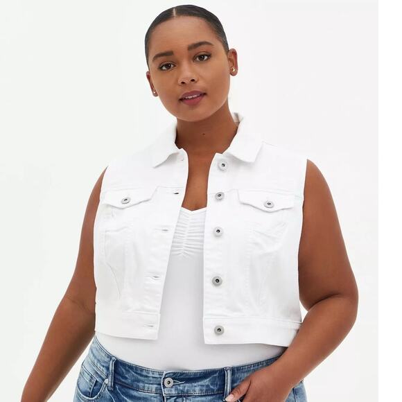 Torrid White Crop Denim Vest NEW Size 3 3X NWT Closet Staple Capsule Wardrobe - Picture 1 of 16